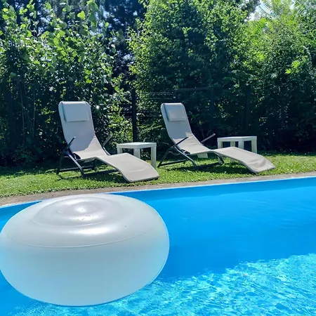 68m2 Mit Pool Und Garten